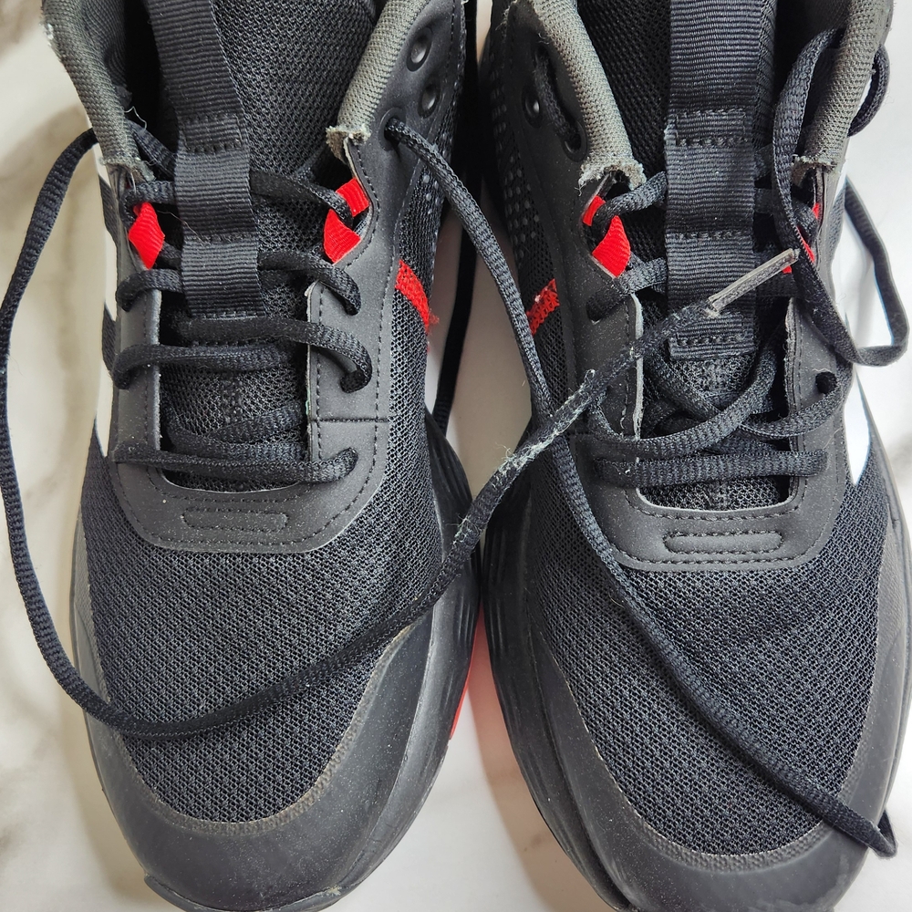 Black and Red Athletic Shoes with Breathable Mesh